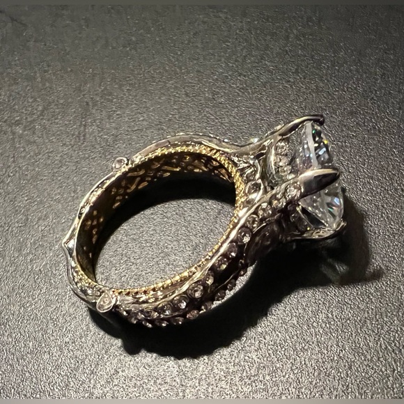 Woman’s ring - Picture 12 of 13